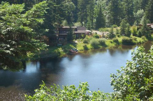 Mount Hood Village Premium Yurt 3