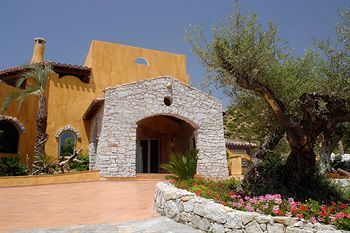 Hotel Cruccuris Resort