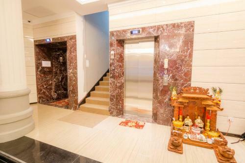 Paradise Hotel