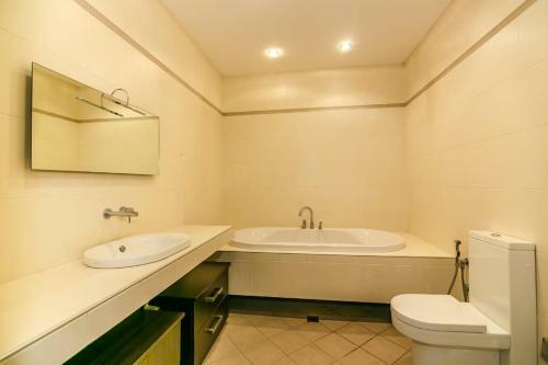 Apartamento Teatr Rashida Beibytova 2