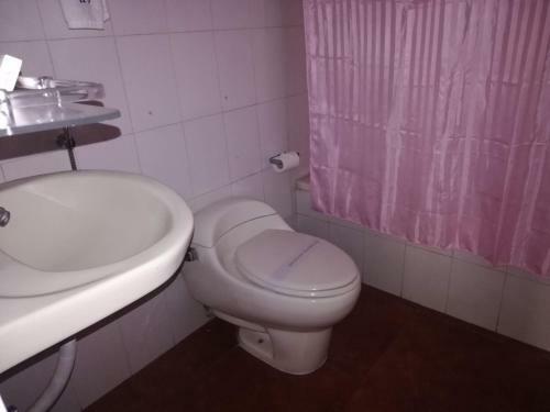 Hotel Regant Lake Village