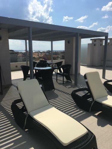 Golden Sea View Apartments