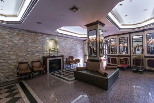 Hotel The Avenue Plaza