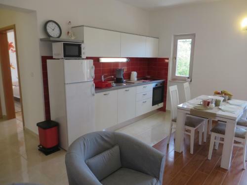 Filipovic Apartments With Pool