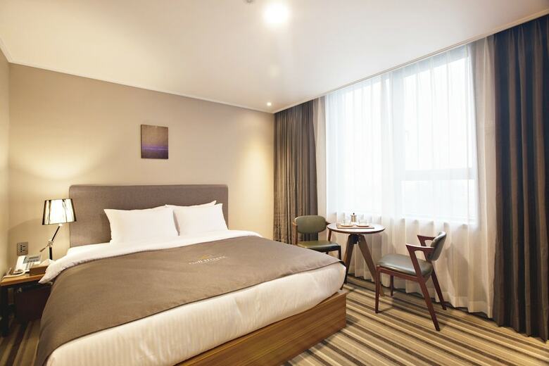 Gnb Hotel