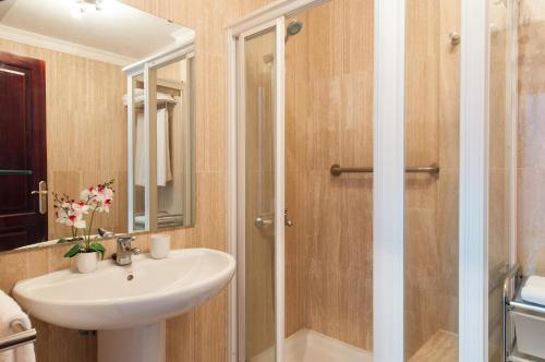 Beachfront Apartment Mog�n Mb