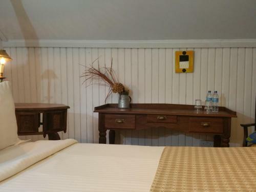 Bed & Breakfast Blues & Chutney Country