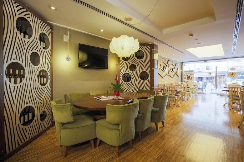 Hotel Housez Suites