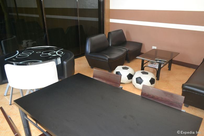 Hotel Antonio's Apartelle & Suites