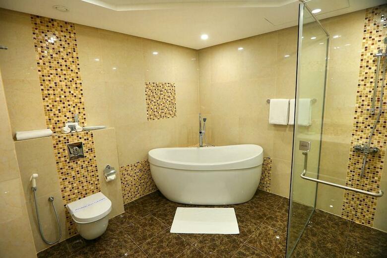 Atiram Premier Hotel