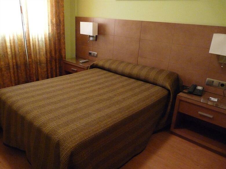 Hotel 4c Puerta Europa