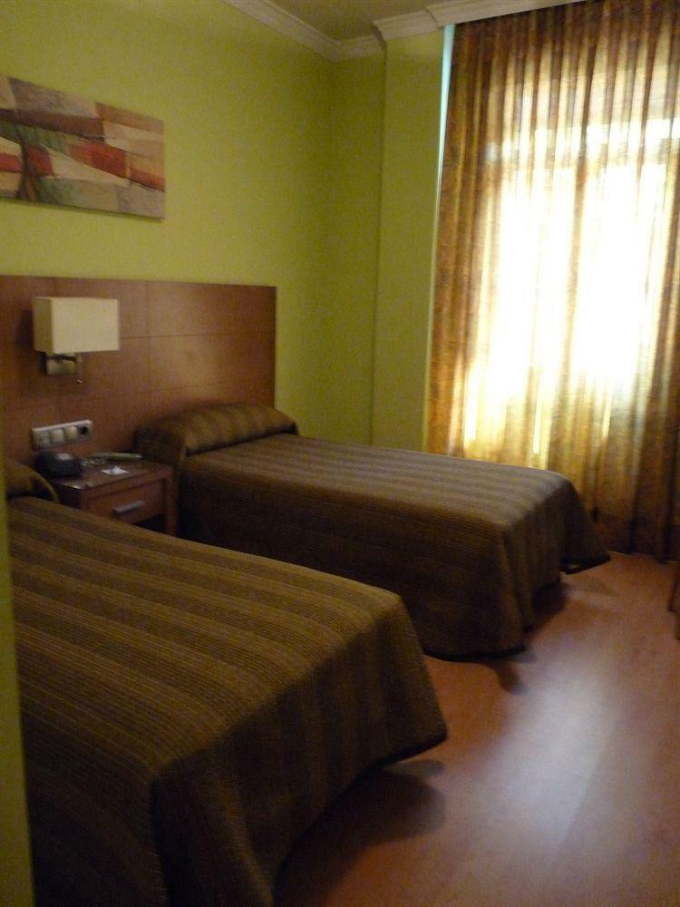 Hotel 4c Puerta Europa