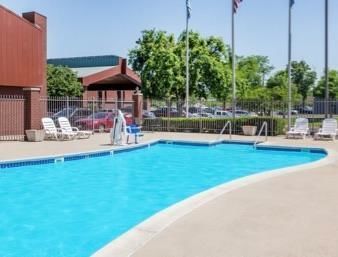 Hotel Baymont Inn And Suites Elkhart