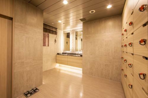 Super Hotel Premier Osaka Hommachi