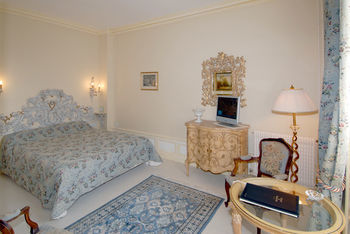 Hotel Chateau De Rochecotte