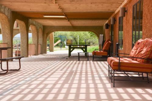 Verde Valley Lawn Cottage 11