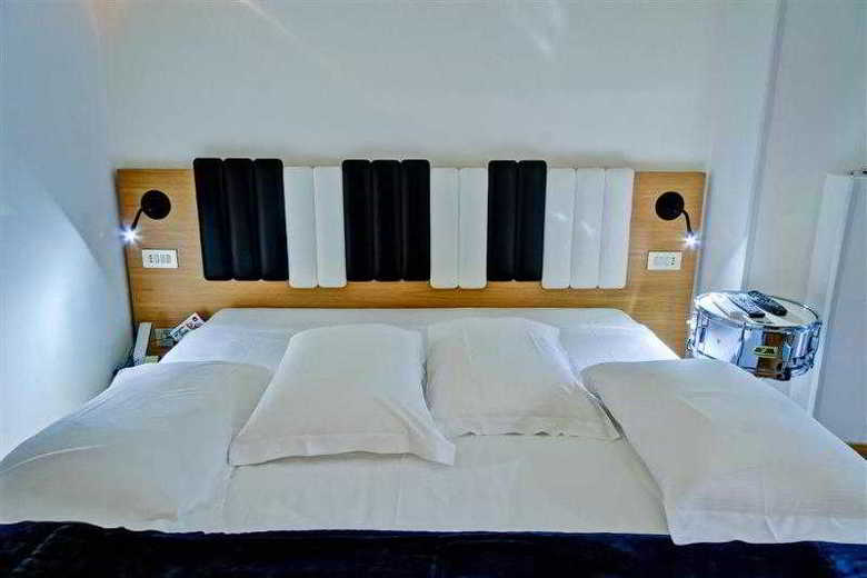 Hotel Franklin Feel The Sound