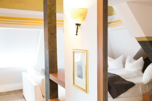 Alpha & Omega Hotel
