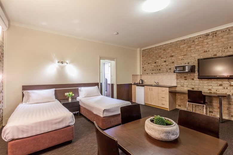 Highlander Motor Inn
