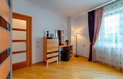 Arenda Apartments - Surganova,5a