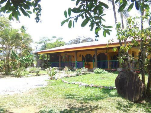 Hostal Rio Celeste Backpackers