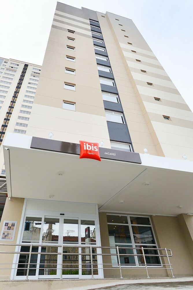 Hotel Ibis Jacare�