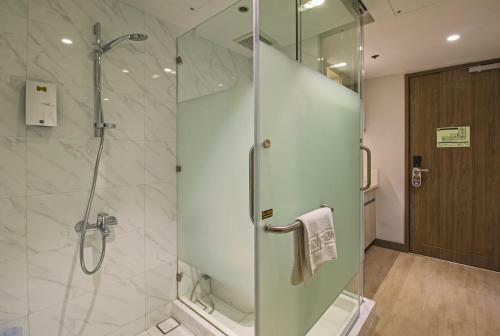 Hotel The Mini Suites - Eton Tower Makati