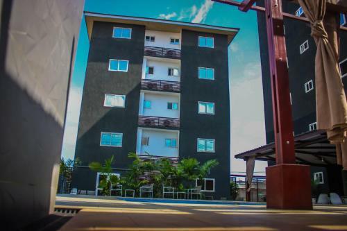 The Earl Heights Apartment Hotel