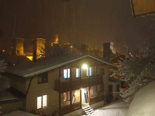 Hostal Guesthouse Edelweiss