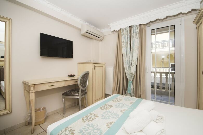 Parthenon Art Hotel