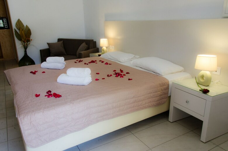 Hostal Polykratis Rooms