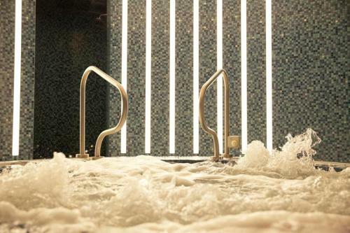 Castlecourt Hotel, Spa & Leisure