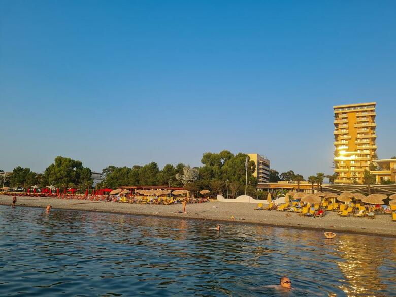 Luxury Dreamland Oasis Apartments