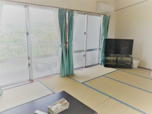 Hostal Pension Crystal Inn Onna