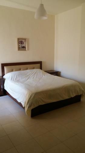 Cozy Dair Ghbar Apartment