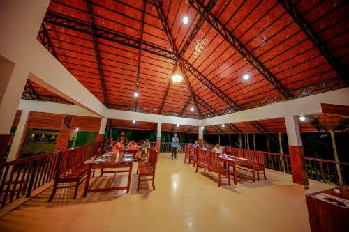Hotel Bamboo Creek Resort
