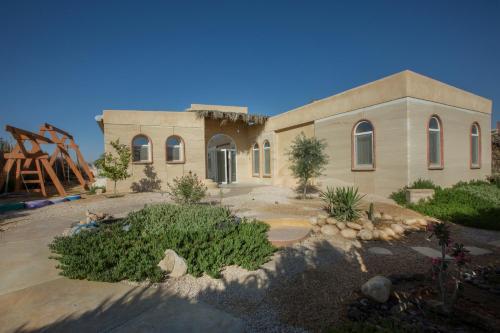 Villa Adama