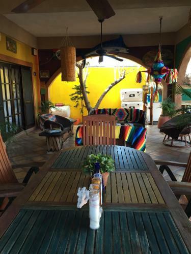 Hostal Leo's Baja Oasis