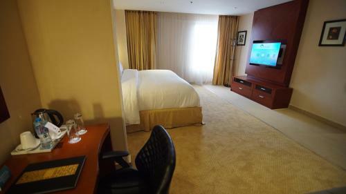 Pearlwort Hotel And Suites