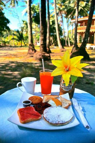 Hotel Oasis Surf Camp