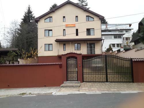 Hostal Sun House