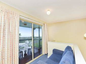 Tahren Beachfront Lodge