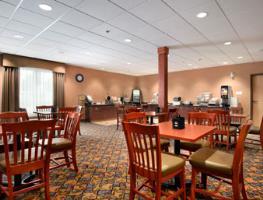 Holiday Inn Express Hotel & Suites Strathmore