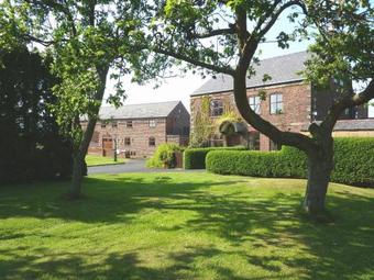 Parr Hall Farm Bed And Breakfast