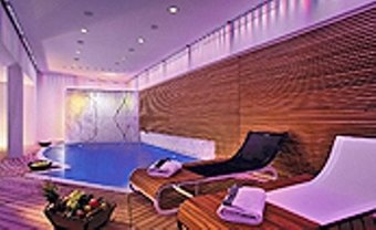 Poly White Rose Hotel