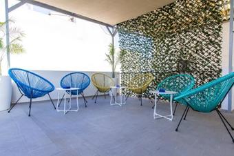 Hostal Click & Room