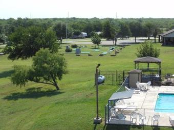 Bay Landing Camping Resort Deluxe Cabin 30