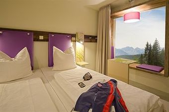 Explorer Hotel