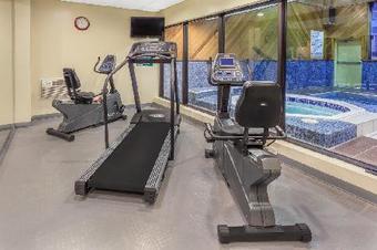 Super 8 Campbellton Hotel