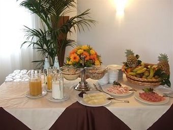 Tus' Hotel